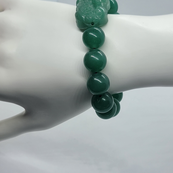 Jade Bracelet with Lucky charm - Picture 2 of 3